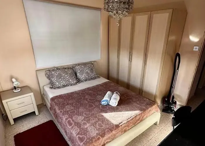 Cozy 2 Bedroom In Apartment *